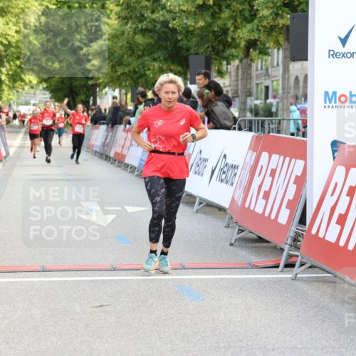 08.06.2024 - REWE Women's Run Strokosch-Dieckow http://msf.ph/oto/6246106 09.06.2024 09:57:18 Ziel 10479, 10500 meine-sportfotos.de