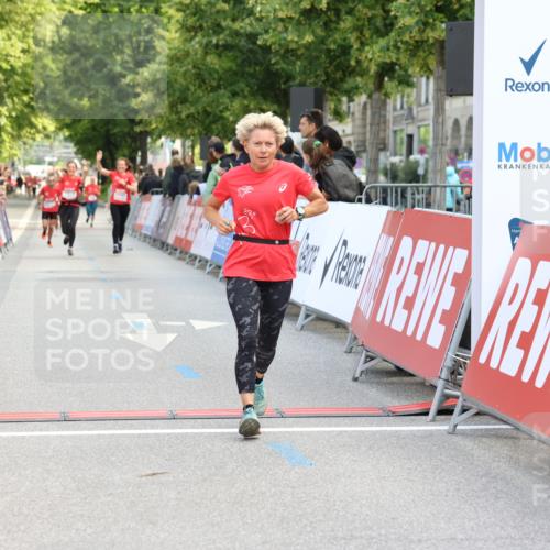 08.06.2024 - REWE Women's Run Strokosch-Dieckow http://msf.ph/oto/6246110 09.06.2024 09:57:18 Ziel 10479, 10500 meine-sportfotos.de