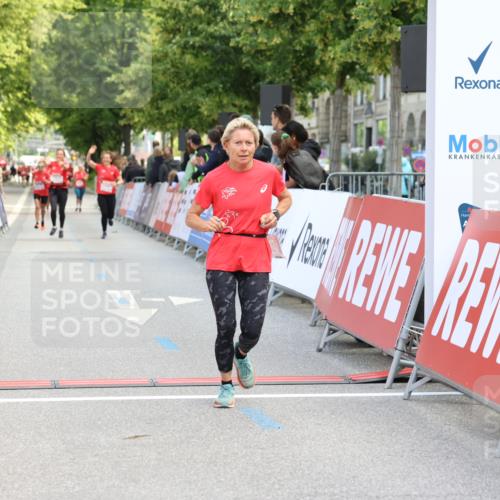08.06.2024 - REWE Women's Run Strokosch-Dieckow http://msf.ph/oto/6246113 09.06.2024 09:57:18 Ziel 10479, 10500 meine-sportfotos.de