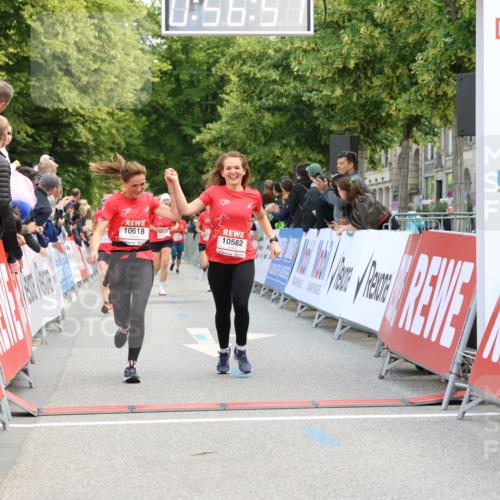 08.06.2024 - REWE Women's Run Strokosch-Dieckow http://msf.ph/oto/6246119 09.06.2024 09:57:26 Ziel 10052, 10101, 10133, 10310, 10562, 10618 meine-sportfotos.de