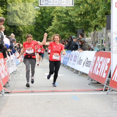 08.06.2024 - REWE Women's Run Strokosch-Dieckow http://msf.ph/oto/6246126 09.06.2024 09:57:26 Ziel 10052, 10101, 10133, 10310, 10562, 10618 meine-sportfotos.de