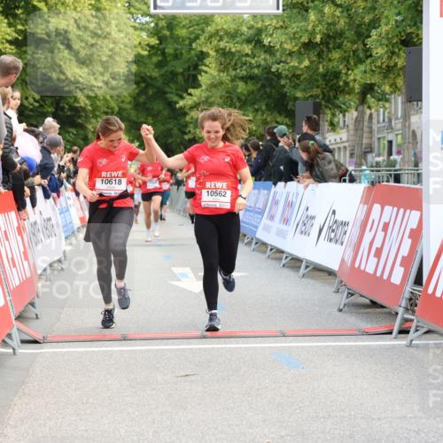 08.06.2024 - REWE Women's Run Strokosch-Dieckow http://msf.ph/oto/6246132 09.06.2024 09:57:26 Ziel 10052, 10101, 10133, 10310, 10562, 10618 meine-sportfotos.de