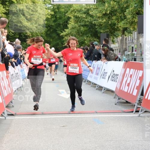 08.06.2024 - REWE Women's Run Strokosch-Dieckow http://msf.ph/oto/6246135 09.06.2024 09:57:27 Ziel 10052, 10101, 10133, 10310, 10562, 10618 meine-sportfotos.de