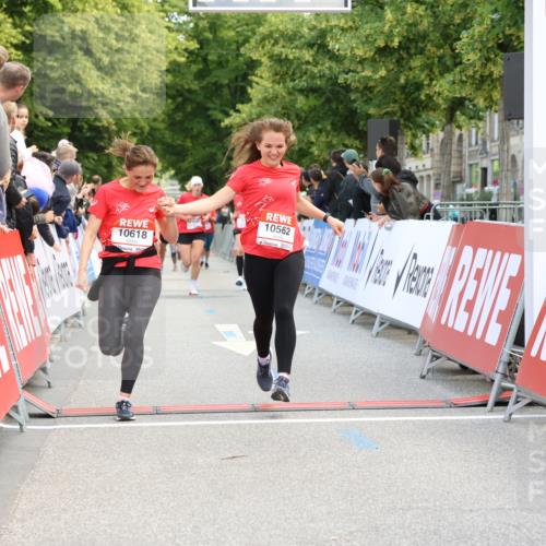 08.06.2024 - REWE Women's Run Strokosch-Dieckow http://msf.ph/oto/6246139 09.06.2024 09:57:27 Ziel 10052, 10101, 10133, 10310, 10562, 10618 meine-sportfotos.de