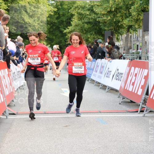 08.06.2024 - REWE Women's Run Strokosch-Dieckow http://msf.ph/oto/6246144 09.06.2024 09:57:27 Ziel 10052, 10101, 10133, 10310, 10562, 10618 meine-sportfotos.de