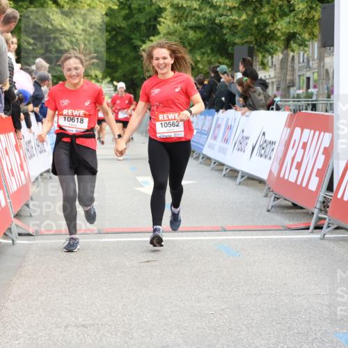 08.06.2024 - REWE Women's Run Strokosch-Dieckow http://msf.ph/oto/6246148 09.06.2024 09:57:27 Ziel 10052, 10101, 10133, 10310, 10562, 10618 meine-sportfotos.de
