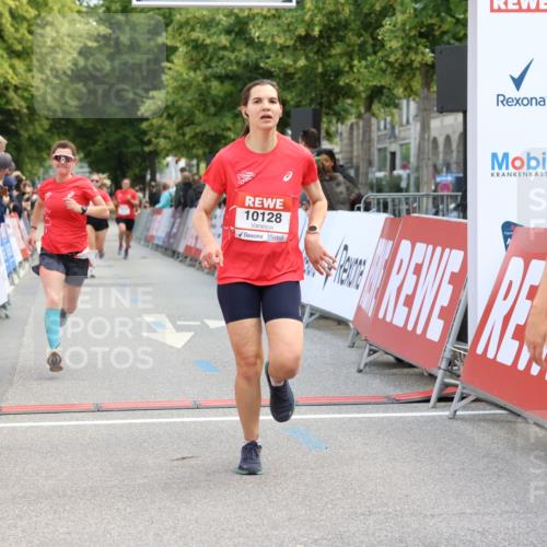 08.06.2024 - REWE Women's Run Strokosch-Dieckow http://msf.ph/oto/6246201 09.06.2024 09:57:42 Ziel 10128, 10238, 10351, 10413, 10455, 10770, 10794 meine-sportfotos.de