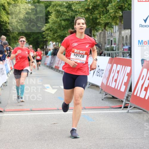 08.06.2024 - REWE Women's Run Strokosch-Dieckow http://msf.ph/oto/6246206 09.06.2024 09:57:42 Ziel 10128, 10238, 10351, 10413, 10455, 10770, 10794 meine-sportfotos.de