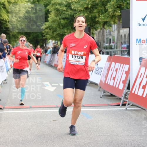08.06.2024 - REWE Women's Run Strokosch-Dieckow http://msf.ph/oto/6246210 09.06.2024 09:57:42 Ziel 10128, 10238, 10351, 10413, 10455, 10770, 10794 meine-sportfotos.de