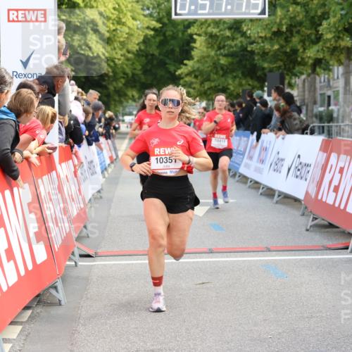 08.06.2024 - REWE Women's Run Strokosch-Dieckow http://msf.ph/oto/6246234 09.06.2024 09:57:48 Ziel 10351, 10413, 10455, 10624, 10693, 10794 meine-sportfotos.de