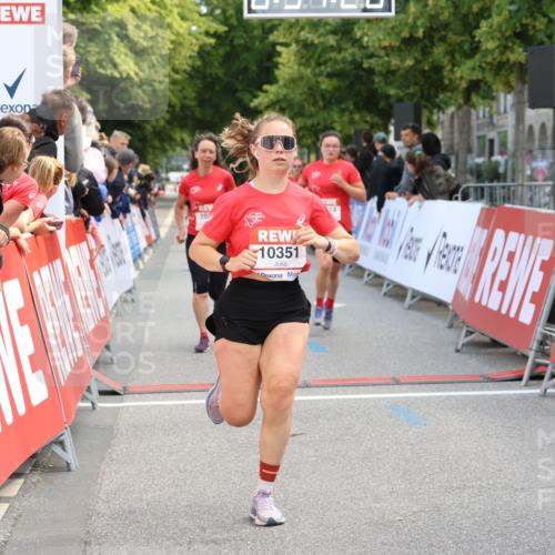 08.06.2024 - REWE Women's Run Strokosch-Dieckow http://msf.ph/oto/6246243 09.06.2024 09:57:49 Ziel 10351, 10413, 10455, 10624, 10693, 10794 meine-sportfotos.de
