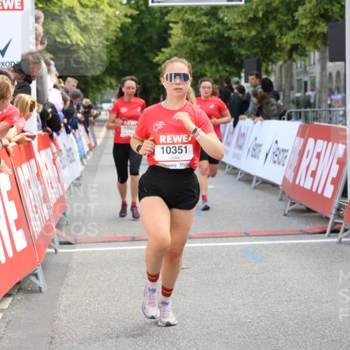 08.06.2024 - REWE Women's Run Strokosch-Dieckow http://msf.ph/oto/6246247 09.06.2024 09:57:49 Ziel 10351, 10413, 10455, 10624, 10693, 10794 meine-sportfotos.de