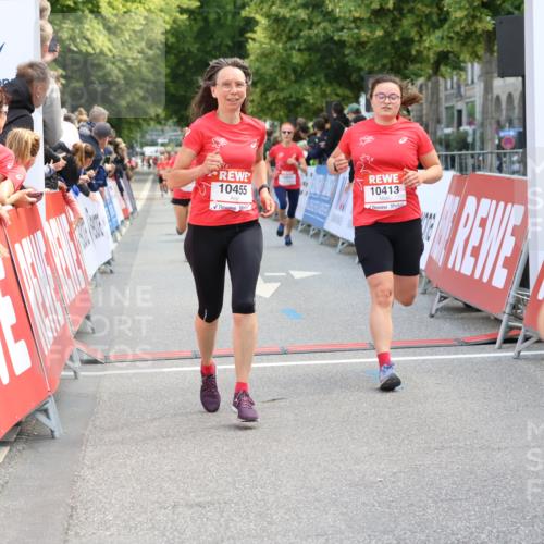 08.06.2024 - REWE Women's Run Strokosch-Dieckow http://msf.ph/oto/6246250 09.06.2024 09:57:50 Ziel 10351, 10413, 10455, 10624, 10693 meine-sportfotos.de