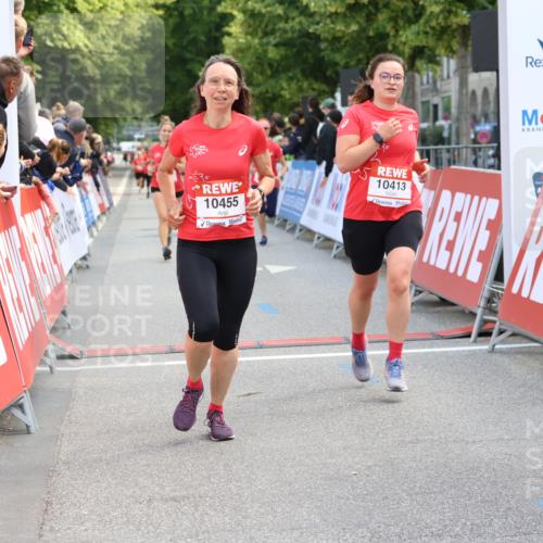 08.06.2024 - REWE Women's Run Strokosch-Dieckow http://msf.ph/oto/6246256 09.06.2024 09:57:51 Ziel 10351, 10413, 10455, 10624, 10693 meine-sportfotos.de