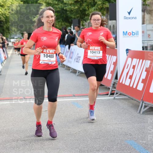08.06.2024 - REWE Women's Run Strokosch-Dieckow http://msf.ph/oto/6246265 09.06.2024 09:57:51 Ziel 10351, 10413, 10455, 10624, 10693 meine-sportfotos.de