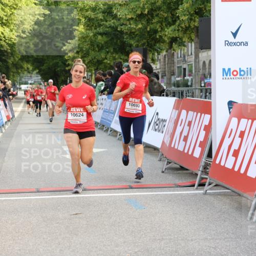 08.06.2024 - REWE Women's Run Strokosch-Dieckow http://msf.ph/oto/6246271 09.06.2024 09:57:54 Ziel 10413, 10455, 10558, 10624, 10693 meine-sportfotos.de