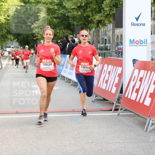 08.06.2024 - REWE Women's Run Strokosch-Dieckow http://msf.ph/oto/6246284 09.06.2024 09:57:54 Ziel 10413, 10455, 10558, 10624, 10693 meine-sportfotos.de