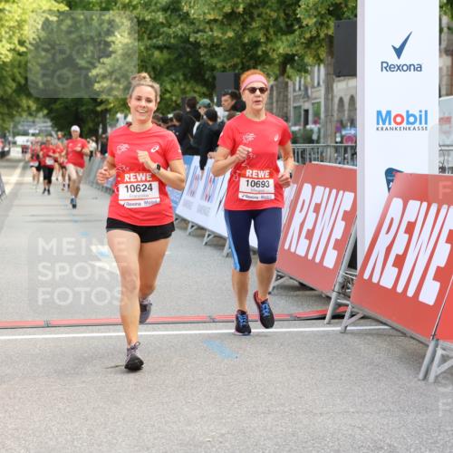 08.06.2024 - REWE Women's Run Strokosch-Dieckow http://msf.ph/oto/6246286 09.06.2024 09:57:54 Ziel 10413, 10455, 10558, 10624, 10693 meine-sportfotos.de