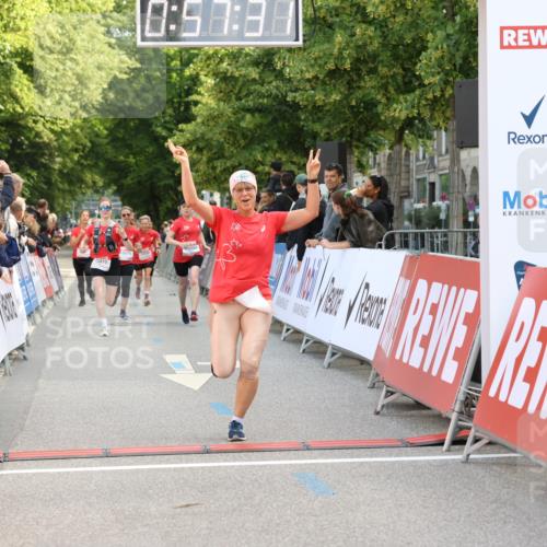 08.06.2024 - REWE Women's Run Strokosch-Dieckow http://msf.ph/oto/6246293 09.06.2024 09:58:00 Ziel 10053, 10210, 10288, 10558, 10576, 10713 meine-sportfotos.de