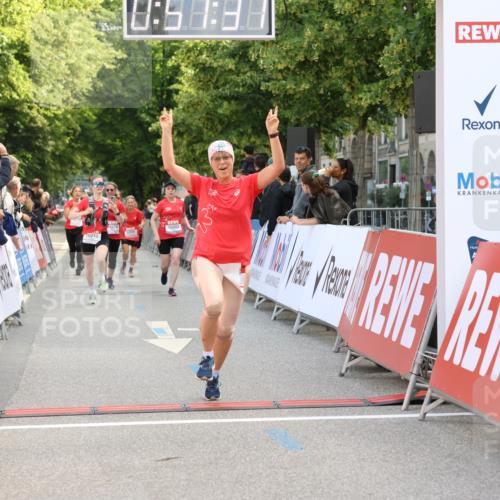 08.06.2024 - REWE Women's Run Strokosch-Dieckow http://msf.ph/oto/6246296 09.06.2024 09:58:00 Ziel 10053, 10210, 10288, 10558, 10576, 10713 meine-sportfotos.de