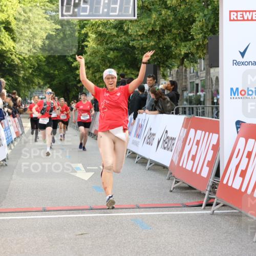 08.06.2024 - REWE Women's Run Strokosch-Dieckow http://msf.ph/oto/6246299 09.06.2024 09:58:00 Ziel 10053, 10210, 10288, 10558, 10576, 10713 meine-sportfotos.de