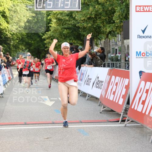 08.06.2024 - REWE Women's Run Strokosch-Dieckow http://msf.ph/oto/6246302 09.06.2024 09:58:00 Ziel 10053, 10210, 10288, 10558, 10576, 10713 meine-sportfotos.de
