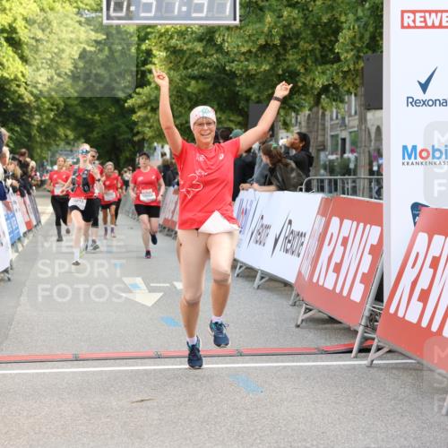 08.06.2024 - REWE Women's Run Strokosch-Dieckow http://msf.ph/oto/6246305 09.06.2024 09:58:00 Ziel 10053, 10210, 10288, 10558, 10576, 10713 meine-sportfotos.de