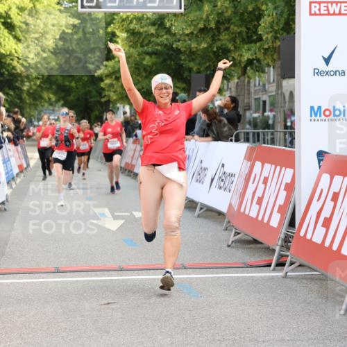 08.06.2024 - REWE Women's Run Strokosch-Dieckow http://msf.ph/oto/6246308 09.06.2024 09:58:01 Ziel 10053, 10210, 10288, 10558, 10576, 10713, 10788 meine-sportfotos.de