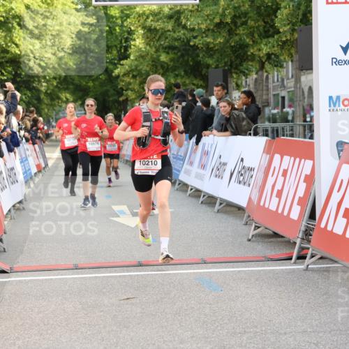 08.06.2024 - REWE Women's Run Strokosch-Dieckow http://msf.ph/oto/6246311 09.06.2024 09:58:03 Ziel 10053, 10210, 10288, 10558, 10576, 10713, 10788 meine-sportfotos.de