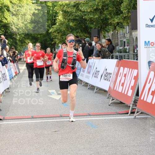08.06.2024 - REWE Women's Run Strokosch-Dieckow http://msf.ph/oto/6246314 09.06.2024 09:58:03 Ziel 10053, 10210, 10288, 10558, 10576, 10713, 10788 meine-sportfotos.de