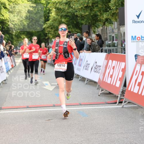 08.06.2024 - REWE Women's Run Strokosch-Dieckow http://msf.ph/oto/6246320 09.06.2024 09:58:03 Ziel 10053, 10210, 10288, 10558, 10576, 10713, 10788 meine-sportfotos.de
