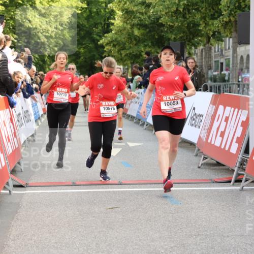 08.06.2024 - REWE Women's Run Strokosch-Dieckow http://msf.ph/oto/6246323 09.06.2024 09:58:05 Ziel 10053, 10210, 10288, 10350, 10558, 10576, 10668, 10713, 10788 meine-sportfotos.de