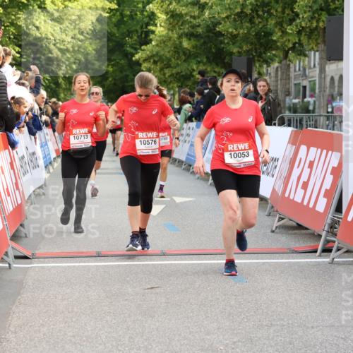08.06.2024 - REWE Women's Run Strokosch-Dieckow http://msf.ph/oto/6246326 09.06.2024 09:58:05 Ziel 10053, 10210, 10288, 10350, 10558, 10576, 10668, 10713, 10788 meine-sportfotos.de