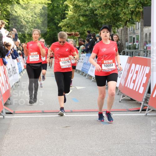 08.06.2024 - REWE Women's Run Strokosch-Dieckow http://msf.ph/oto/6246329 09.06.2024 09:58:05 Ziel 10053, 10210, 10288, 10350, 10558, 10576, 10668, 10713, 10788 meine-sportfotos.de