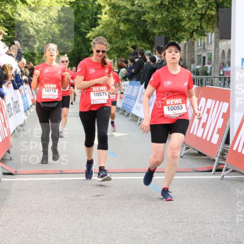 08.06.2024 - REWE Women's Run Strokosch-Dieckow http://msf.ph/oto/6246335 09.06.2024 09:58:06 Ziel 10053, 10210, 10288, 10350, 10558, 10576, 10668, 10713, 10788 meine-sportfotos.de