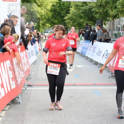 08.06.2024 - REWE Women's Run Strokosch-Dieckow http://msf.ph/oto/6246344 09.06.2024 09:58:14 Ziel 10013, 10107, 10175, 10350, 10668, 10788 meine-sportfotos.de