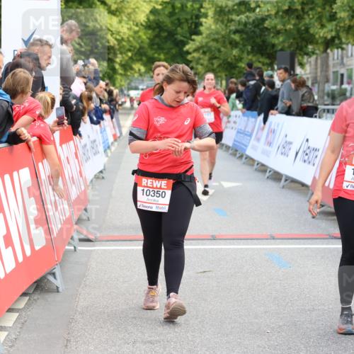 08.06.2024 - REWE Women's Run Strokosch-Dieckow http://msf.ph/oto/6246346 09.06.2024 09:58:14 Ziel 10013, 10107, 10175, 10350, 10668, 10788 meine-sportfotos.de