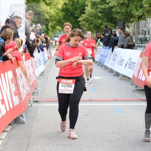 08.06.2024 - REWE Women's Run Strokosch-Dieckow http://msf.ph/oto/6246350 09.06.2024 09:58:14 Ziel 10013, 10107, 10175, 10350, 10668, 10788 meine-sportfotos.de