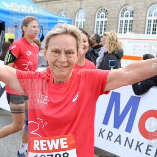08.06.2024 - REWE Women's Run Strokosch-Dieckow http://msf.ph/oto/6246357 09.06.2024 09:58:19 Ziel 10013, 10107, 10171, 10175, 10422, 10499 meine-sportfotos.de