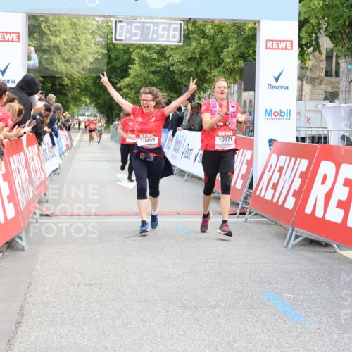 08.06.2024 - REWE Women's Run Strokosch-Dieckow http://msf.ph/oto/6246378 09.06.2024 09:58:25 Ziel 10171, 10175, 10422, 10499 meine-sportfotos.de
