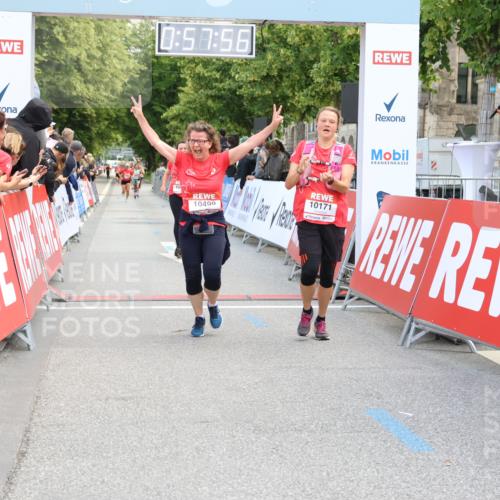 08.06.2024 - REWE Women's Run Strokosch-Dieckow http://msf.ph/oto/6246384 09.06.2024 09:58:25 Ziel 10171, 10175, 10422, 10499 meine-sportfotos.de