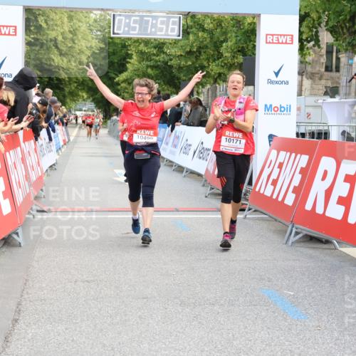 08.06.2024 - REWE Women's Run Strokosch-Dieckow http://msf.ph/oto/6246387 09.06.2024 09:58:25 Ziel 10171, 10175, 10422, 10499 meine-sportfotos.de
