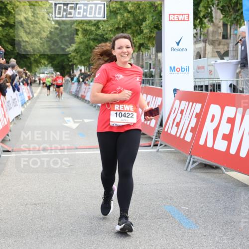 08.06.2024 - REWE Women's Run Strokosch-Dieckow http://msf.ph/oto/6246399 09.06.2024 09:58:29 Ziel 10067, 10171, 10422, 10499 meine-sportfotos.de