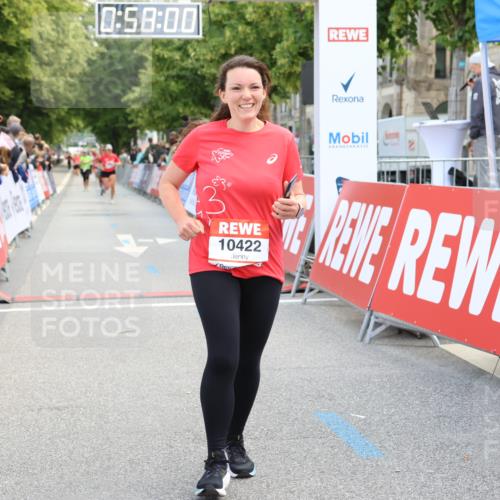 08.06.2024 - REWE Women's Run Strokosch-Dieckow http://msf.ph/oto/6246404 09.06.2024 09:58:29 Ziel 10067, 10171, 10422, 10499 meine-sportfotos.de