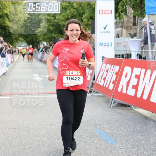 08.06.2024 - REWE Women's Run Strokosch-Dieckow http://msf.ph/oto/6246407 09.06.2024 09:58:29 Ziel 10067, 10171, 10422, 10499 meine-sportfotos.de