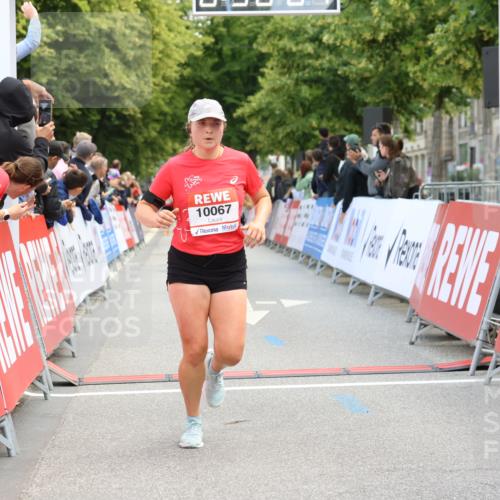 08.06.2024 - REWE Women's Run Strokosch-Dieckow http://msf.ph/oto/6246417 09.06.2024 09:58:36 Ziel 10067, 10295, 10365, 10762 meine-sportfotos.de