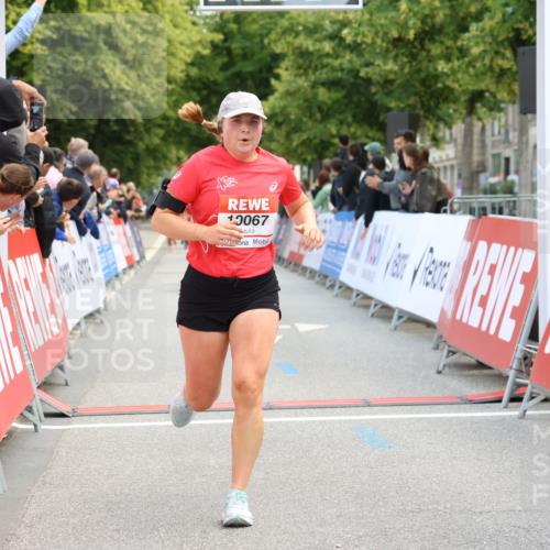 08.06.2024 - REWE Women's Run Strokosch-Dieckow http://msf.ph/oto/6246423 09.06.2024 09:58:37 Ziel 10067, 10295, 10365, 10762 meine-sportfotos.de