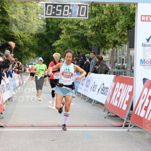 08.06.2024 - REWE Women's Run Strokosch-Dieckow http://msf.ph/oto/6246429 09.06.2024 09:58:39 Ziel 10067, 10295, 10365, 10762 meine-sportfotos.de