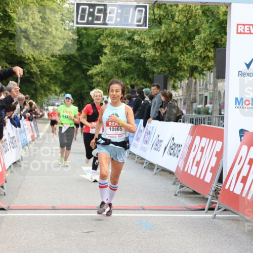 08.06.2024 - REWE Women's Run Strokosch-Dieckow http://msf.ph/oto/6246432 09.06.2024 09:58:40 Ziel 10067, 10295, 10365, 10762 meine-sportfotos.de