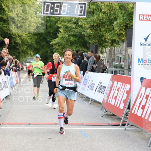 08.06.2024 - REWE Women's Run Strokosch-Dieckow http://msf.ph/oto/6246436 09.06.2024 09:58:40 Ziel 10067, 10295, 10365, 10762 meine-sportfotos.de